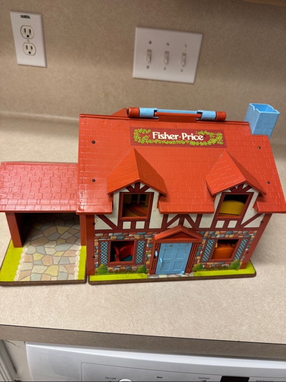 Fisher-Price vintage house 24 pieces of five people